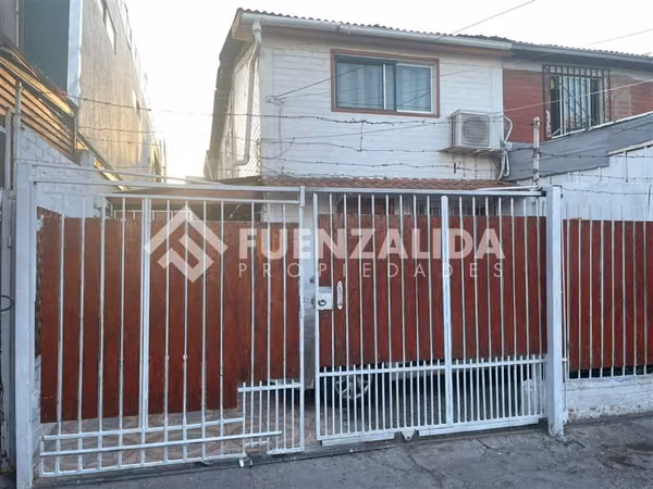 Casa en venta de 5 dorm. en Maipú apta para subsidio