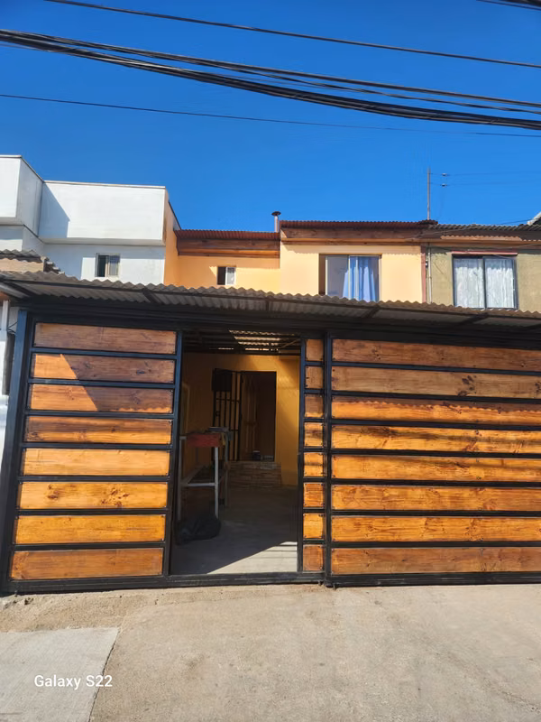 Se arrienda casa remodelada en sector trocadero