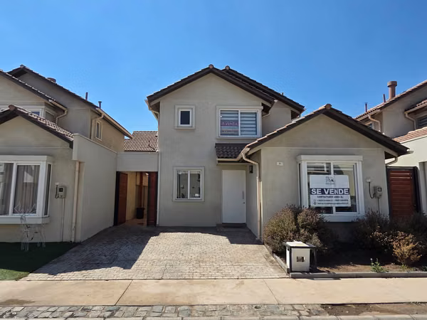 Casa en Venta en Condominio Los Nogales – Padre Hurtado