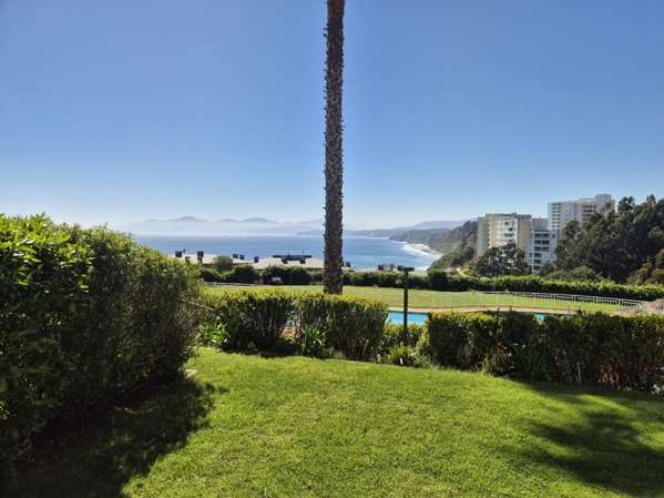 DEPARTAMENTO CON JARDÍN Y VISTA AL MAR EN COSTA QU