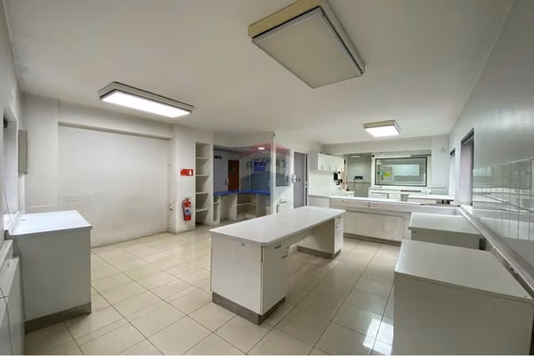 Oficina de 123m2, roman diaz, metro salvador