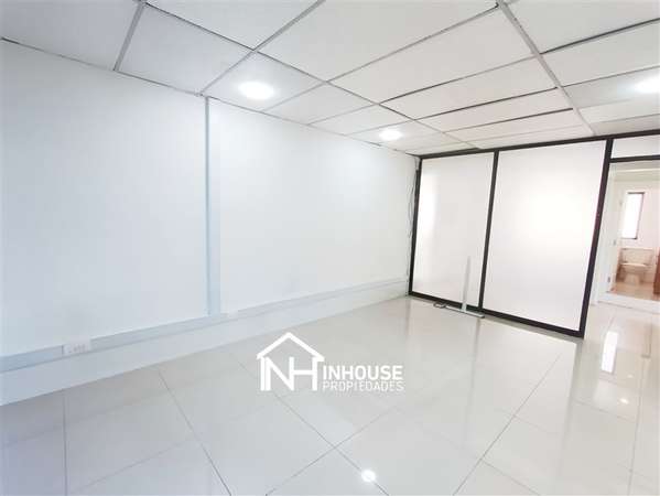 Amplia oficina en arriendo en Providencia