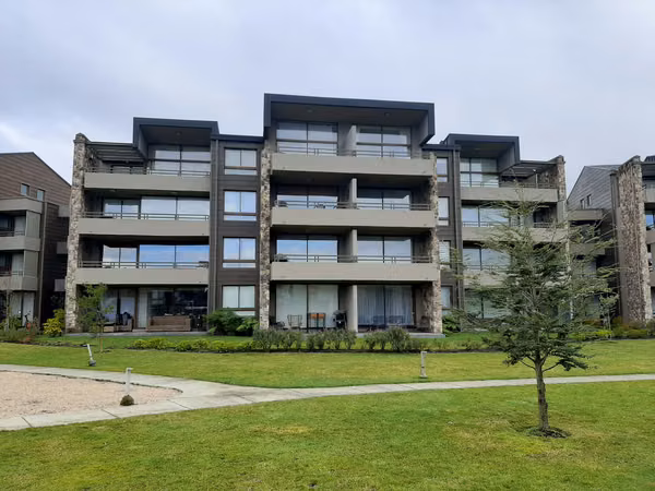Venta Departamento Semi Nuevo. Condominio Costa Pucon.