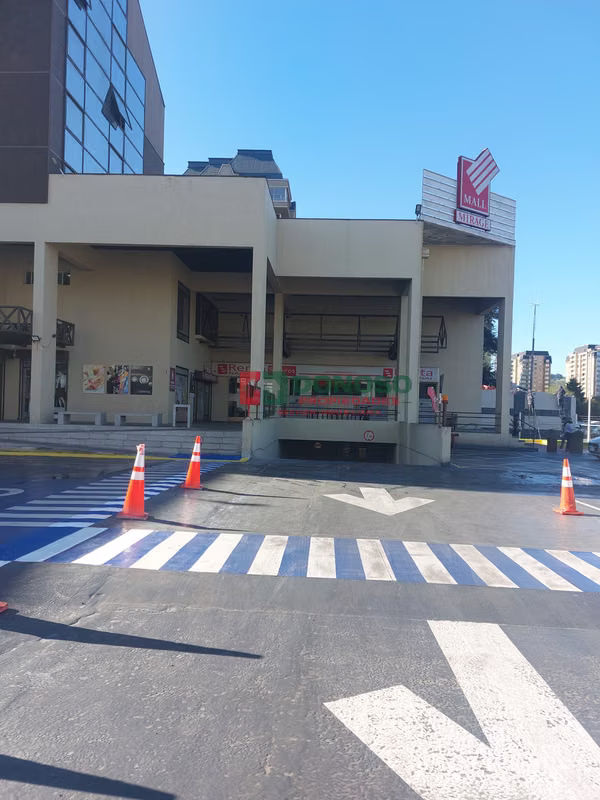 Local comercial mall mirage