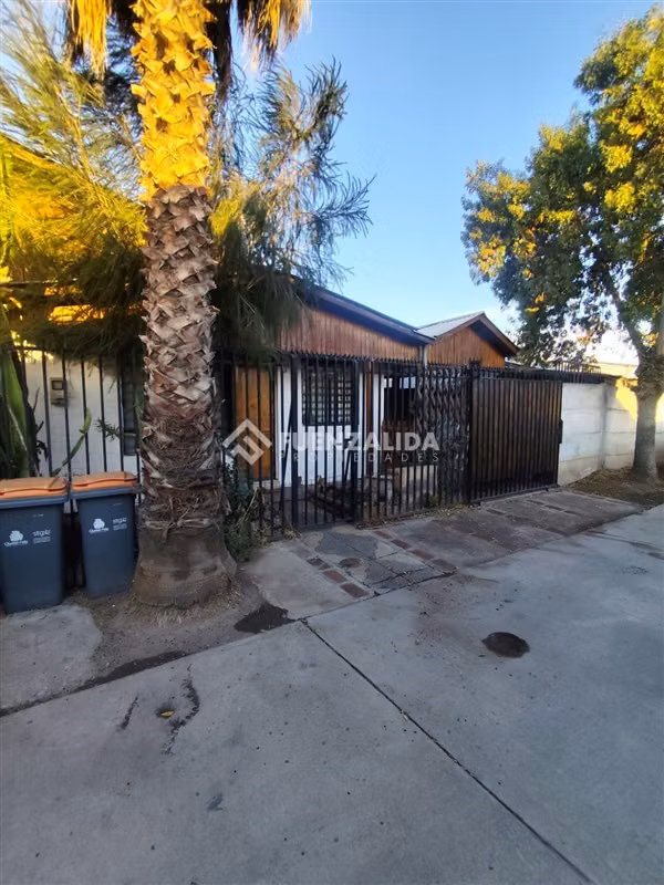 Casa en venta de 2 dorm. en Maipú