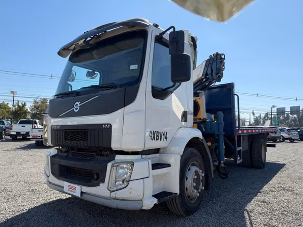 VOLVO VM  220 2015