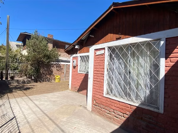 Casa en amplio terreno en La Pintana