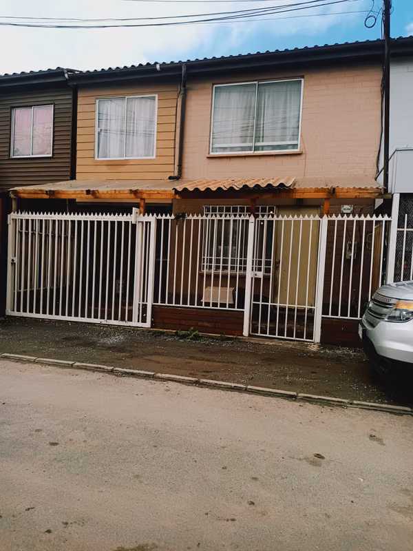 AMR Propiedades vende Casa en 4D 1 1/2 B Dos pisos, Estacionamiento B