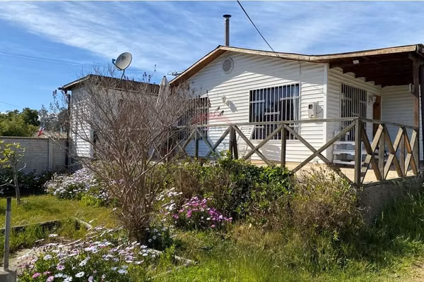 "preciosa casa en algarrobo"