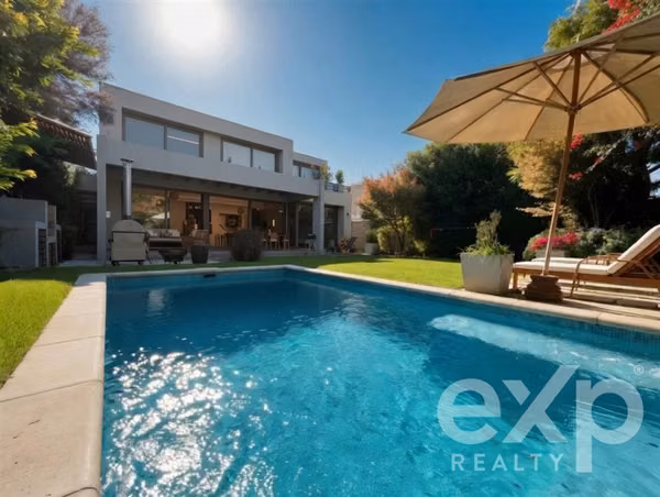 Casa en venta 4 dorm, piscina y quincho en Chamisero