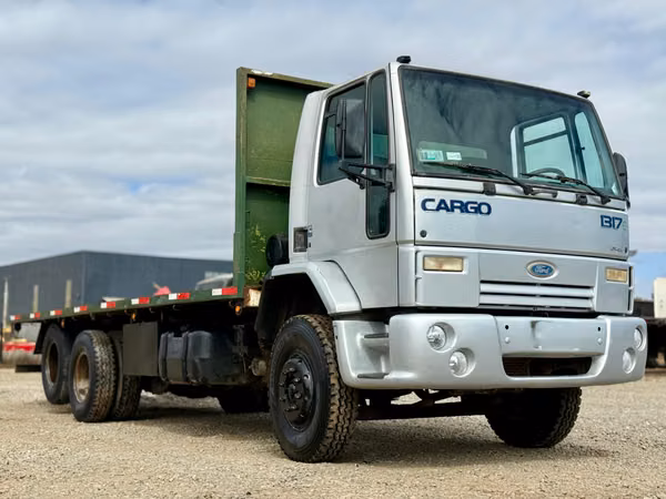 2007 Camión Ford Cargo 1317e Carrocería Plana para 15.000 kgs – 6x2