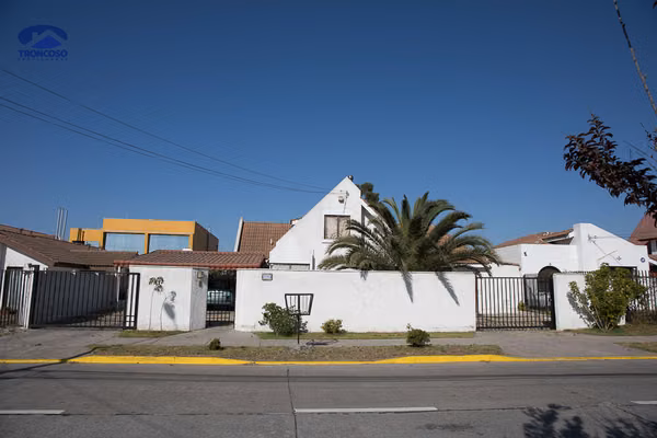 Amplia Casa en Peñuelas | 470 m² de Terreno | 5D + 4B | Av. El Amanecer