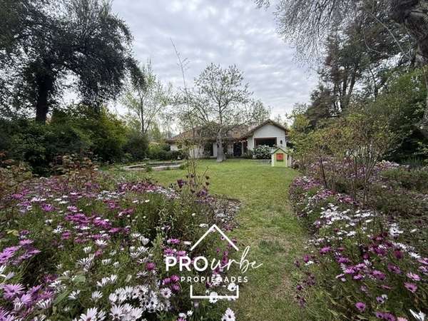 Casa en venta en Lo Barnechea. Club de Golf Lomas la Dehesa