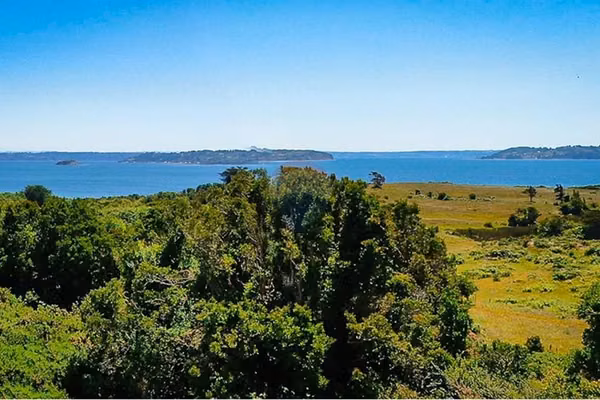 Hermosa parcela en isla quenac, chiloé - uf490