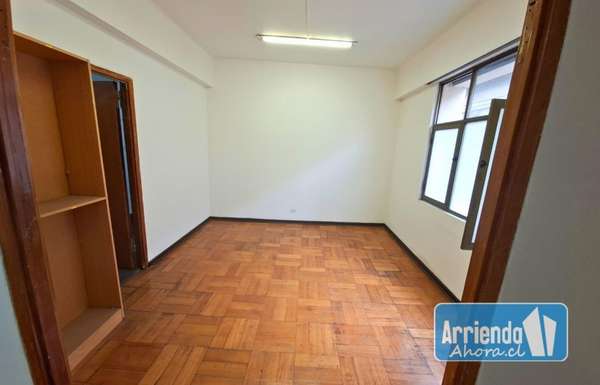 OFICINA CÉNTRICA 4 PRIVADOS 90M² - METRO LA MONEDA