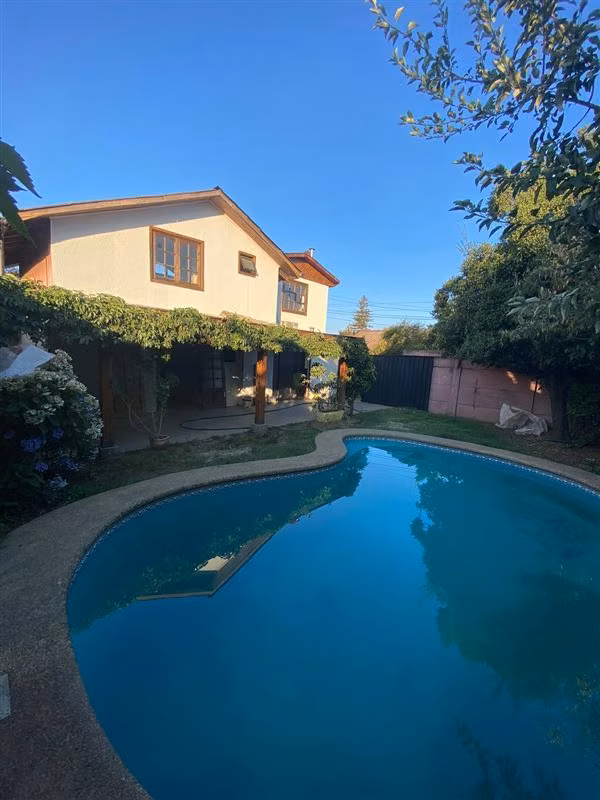 Casa en venta villa Emanuel de 5 dorm. en Chillán