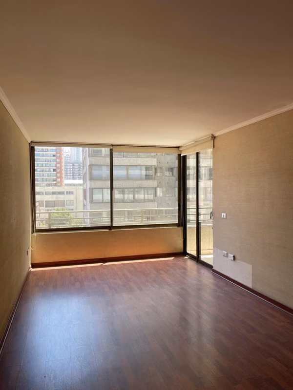 Venta Departamento un dormitorio y 2 baños, Metro Santa Ana
