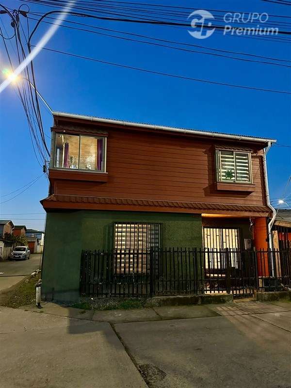 Casa en venta de 5 dorm.Estacionamiento techado en Coronel