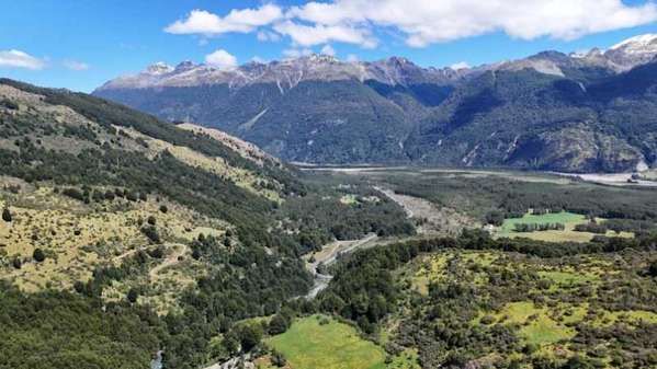 Extenso terreno en Bahia Murta orilla río (158756)