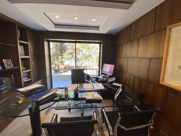 Casa en arriendo de 5 dorm. en Las Condes