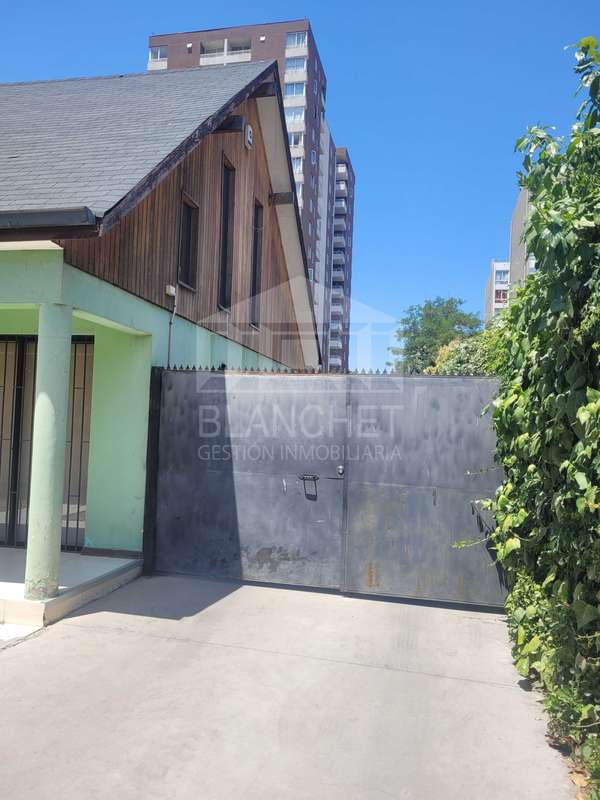 Casa Comercial con bodega (158816)