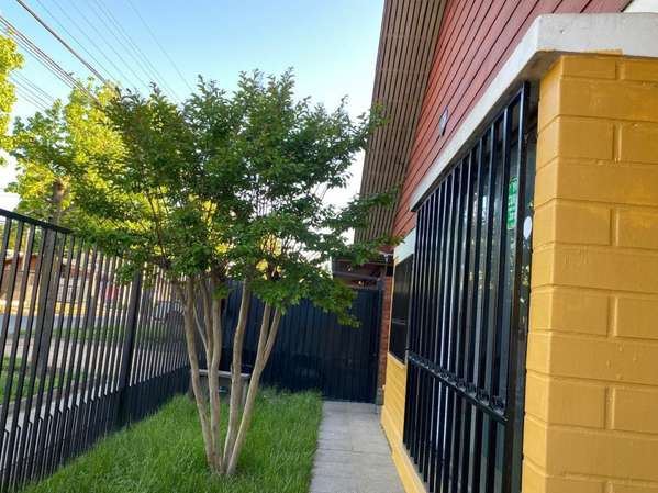 EN VENTA CASA GRANDE EN PARQUE E LA REINA