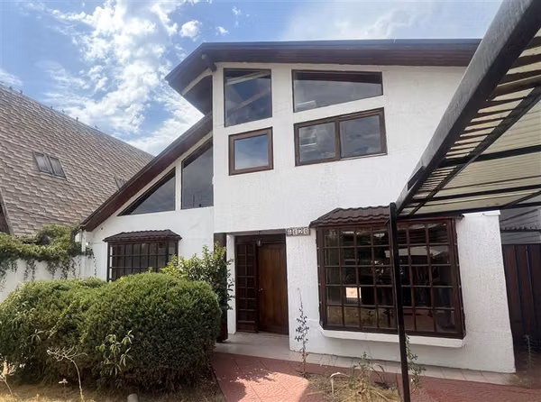 Casa en venta de 4 dorm. en Vitacura
