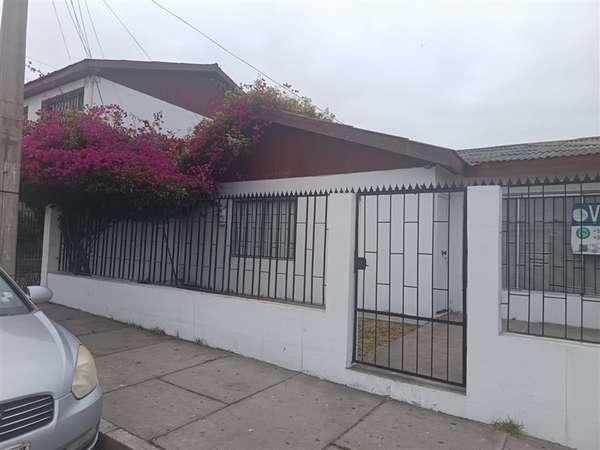 CASA ENTRE CALLE GUACOLDA Y AVDA. ALESSANDRI