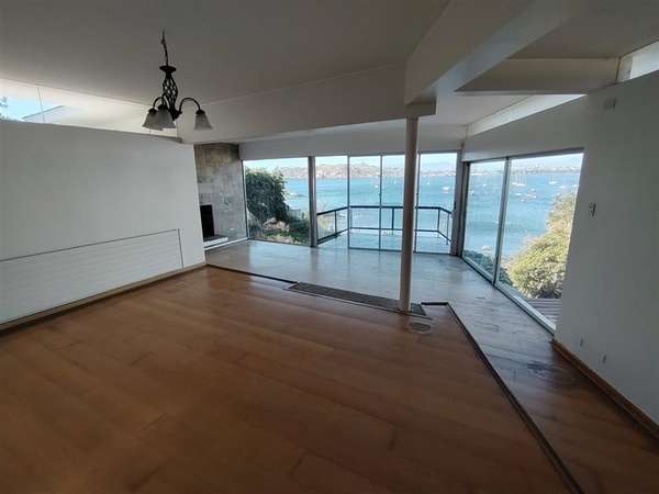 CASA UBICADA JUNTO AL MIRADOR DE LA HERRADURA