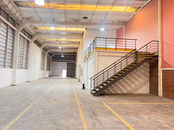 BODEGA CON OFICINA DE 989 M2 SECTOR LO ECHEVERS QUILICURA