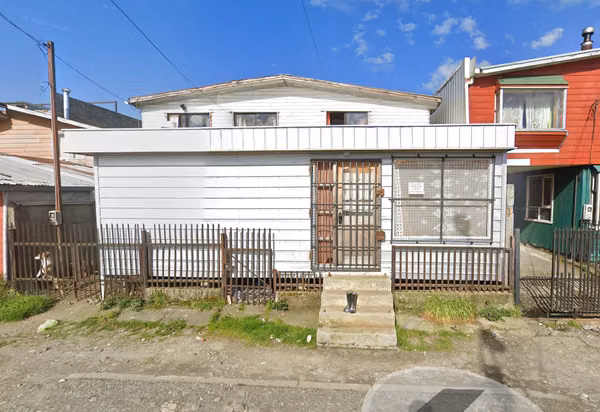 Se vende propiedad en plena Av. Industrial frente a supermercado Lider