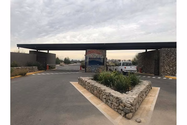 Precio cyber - parcela en exclusivo condominio!!