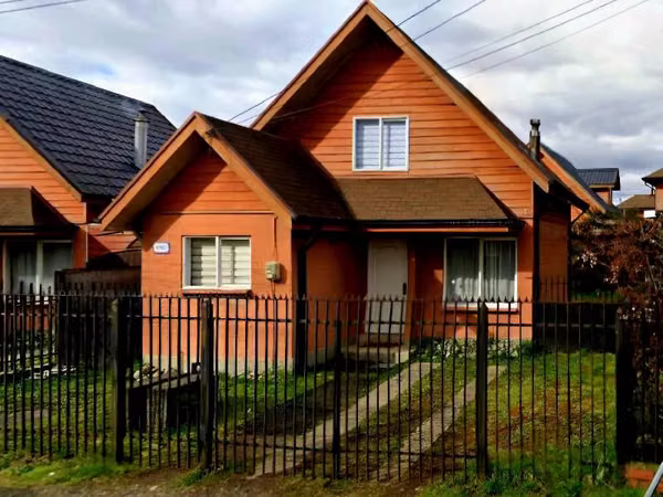 Se vende acogedora propiedad en sector residencial Valle Volcanes