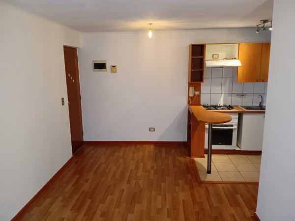 EXCELENTE DEPARTAMENTO A PASOS METRO SANTA ANA