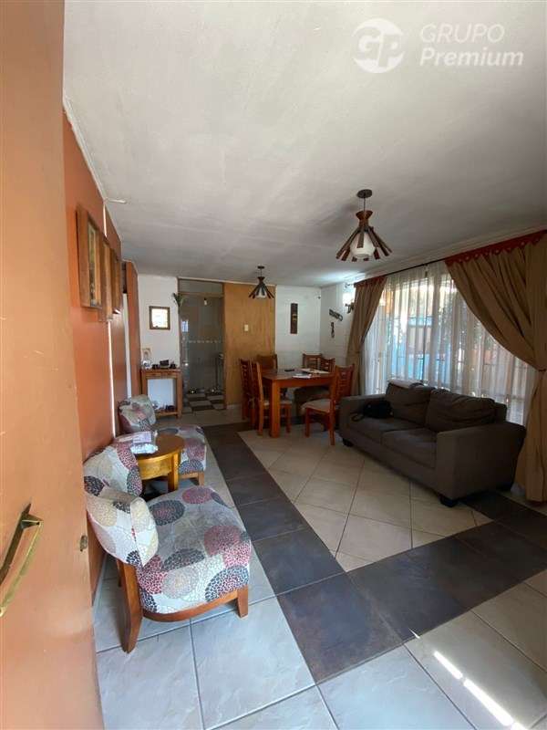 Casa en venta de 3 dorm. en La Cisterna