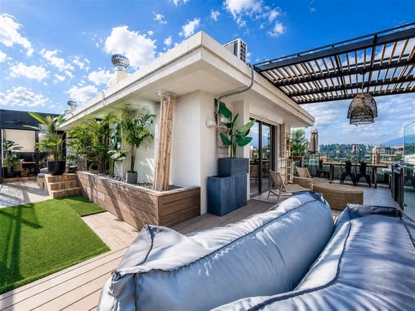 Penthouse en arriendo 3 dorm. 3 baños más servicios Vitacura