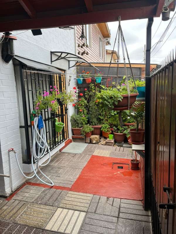 VENTA  ACOGEDORA CASA CON EXCELENTE UBICACIÓN TALAGANTE