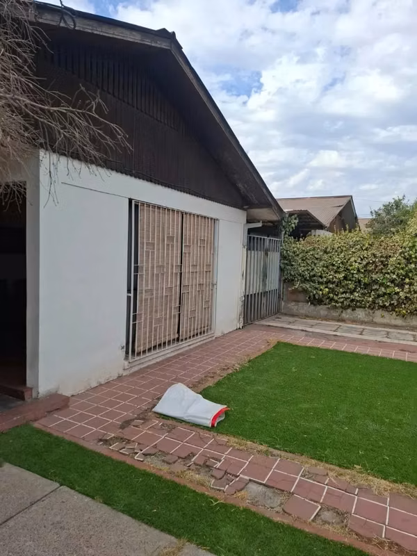 CASA AISLADA CON DEPTO INTERIOR Y GRAN TERRENO, 312 M2