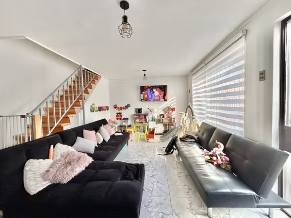 VENTA DE CASA  EN PASAJE CERRADO EN MAIPU