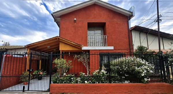 VENTA EN MAIPÚ 6H 2B 1E  A PASOS DE METRO EL SOL