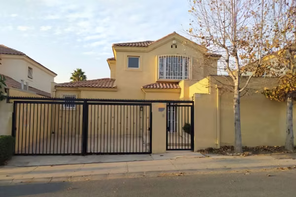 EXCELENTE CASA EN SECTOR ORIENTE DE PEÑALOLEN