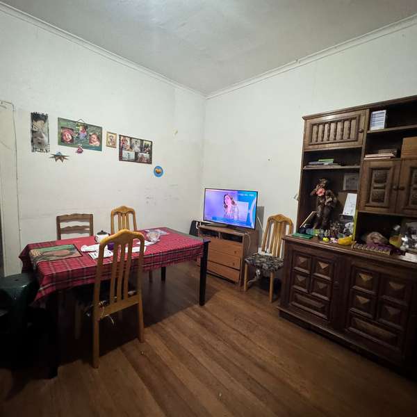 SE VENDE AMPLIA CASA CON POTENCIAL COMERCIAL