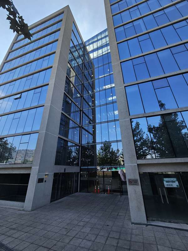 EXCELENTE OFICINA, 2 PRIVADOS MÁS RECEPCIÓN