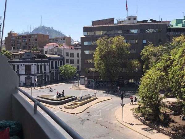 Amplio depto renovado vista Santa Lucía (25948)