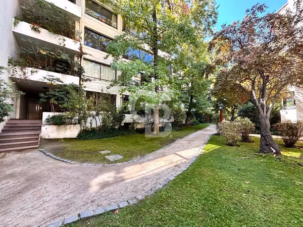 Paraíso Urbano: Dúplex Tranquilo Cerca de Todo. CBG