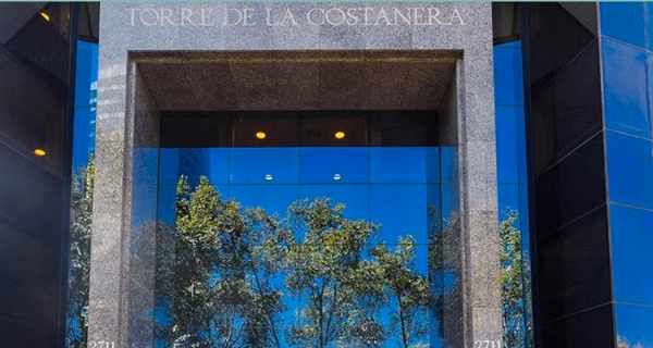 Arriendo Oficna en Edificio Torre de Costanera en Las Condes