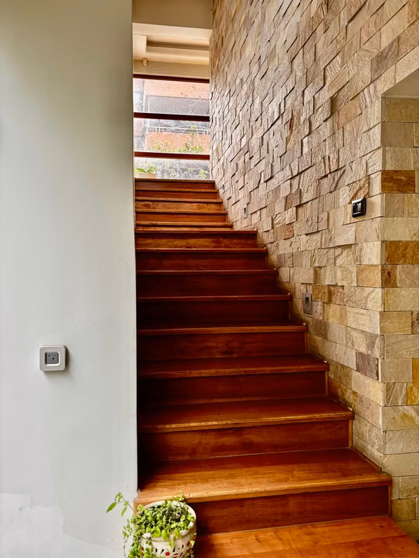 Excelente casa comercial Nueva Costanera - Vitacura,  4 dormitorios + dependencias