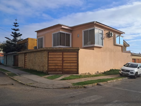 VENTA HERMOSA CASA CON EXCELENTE PLUSVALÍA