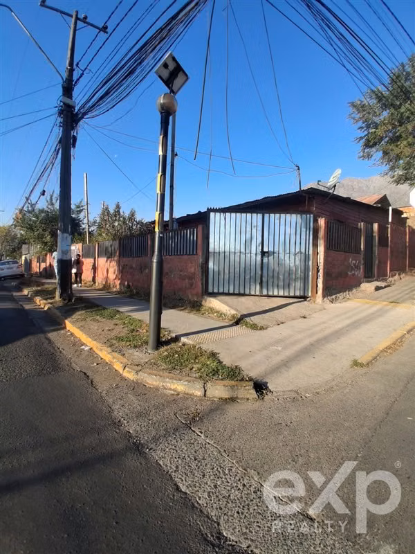 Gran terreno, casa equina con potencial comercial