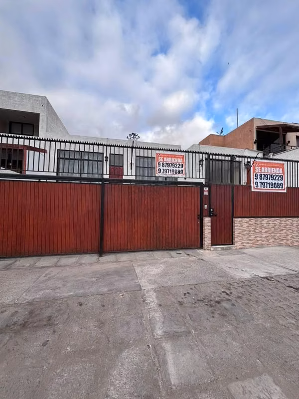 Arriendo Amplia Casa Sector Costanera